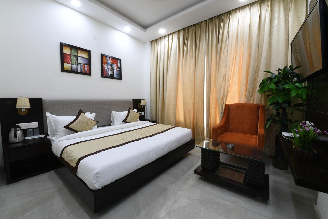 Madhav Muskan Residency Mathura Bagian luar foto