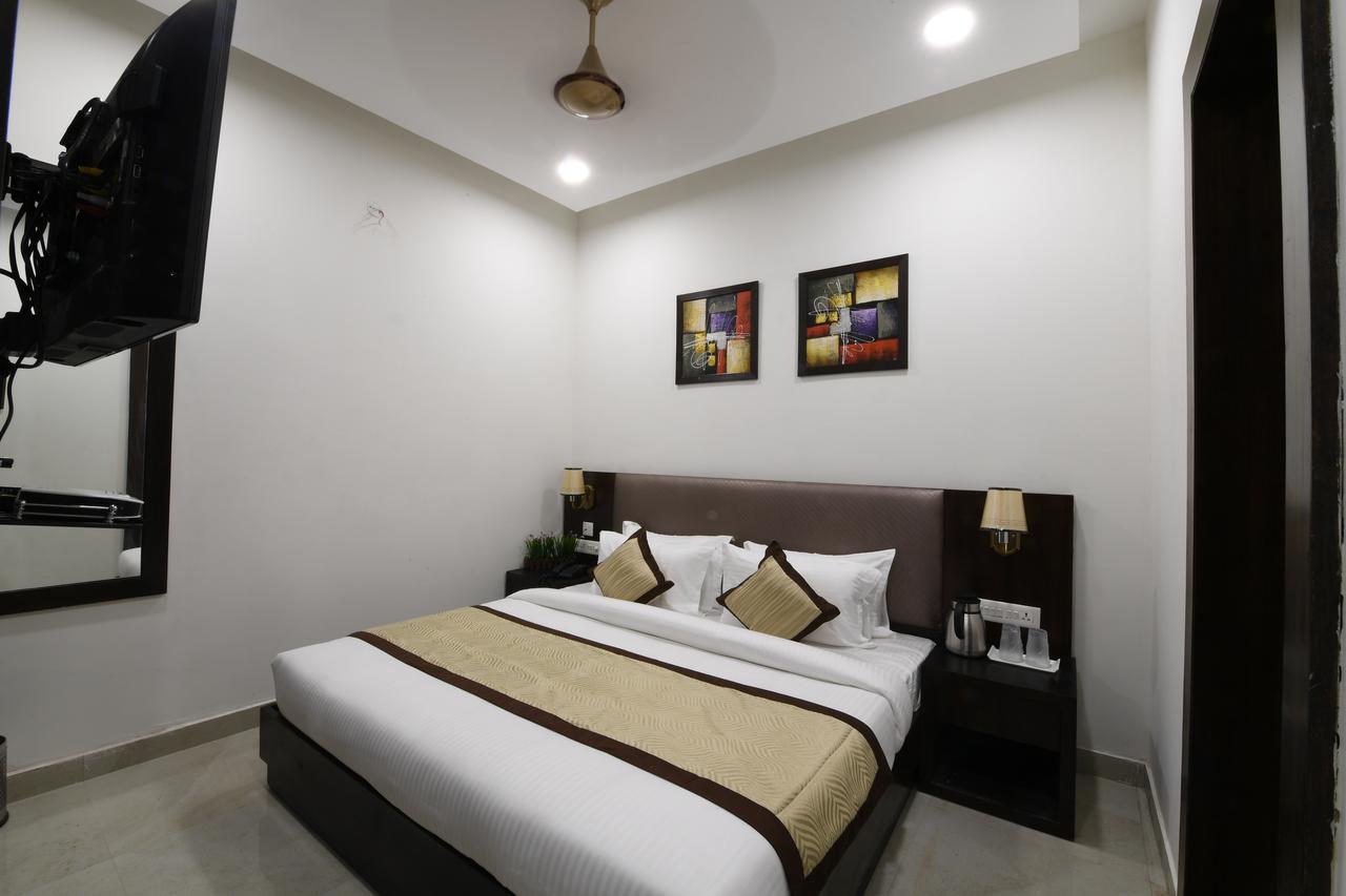Madhav Muskan Residency Mathura Bagian luar foto
