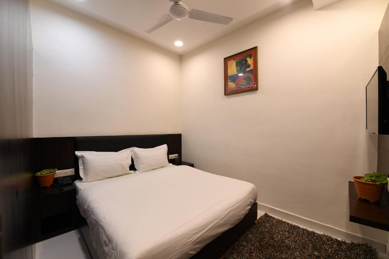 Madhav Muskan Residency Mathura Bagian luar foto